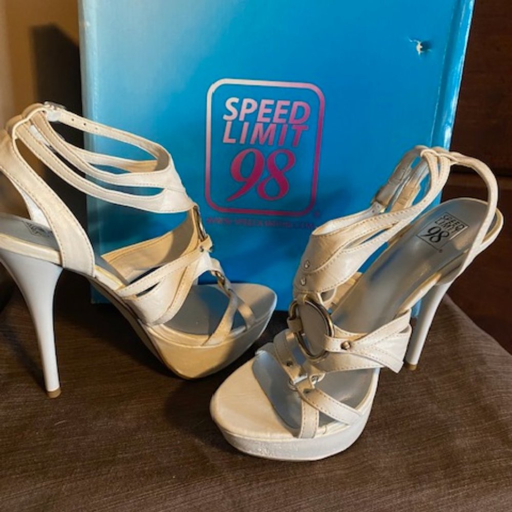 Speed Limit 98 Adriana Cream Platform Pump Size 7.5.